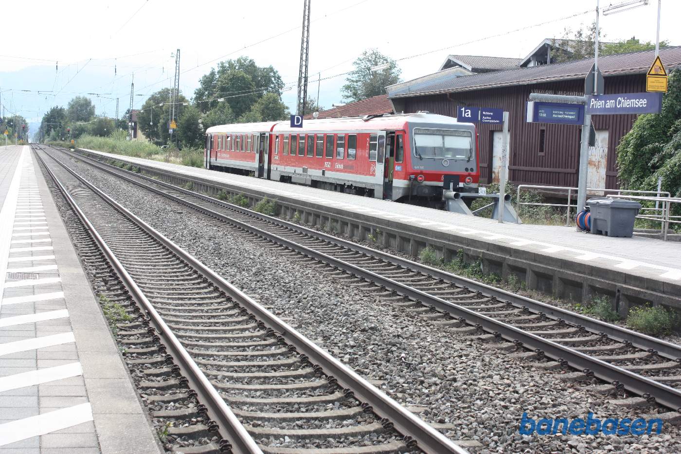 Motortog til Aschau holder i spor 1a med afg. 12.02