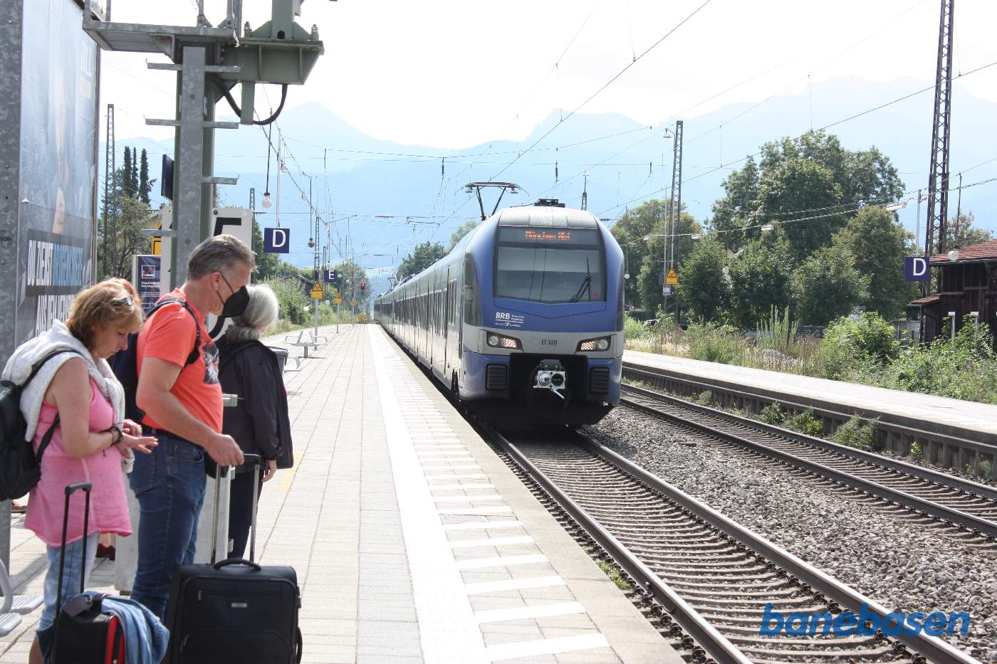Regionaltog til München på vej ind på stationen