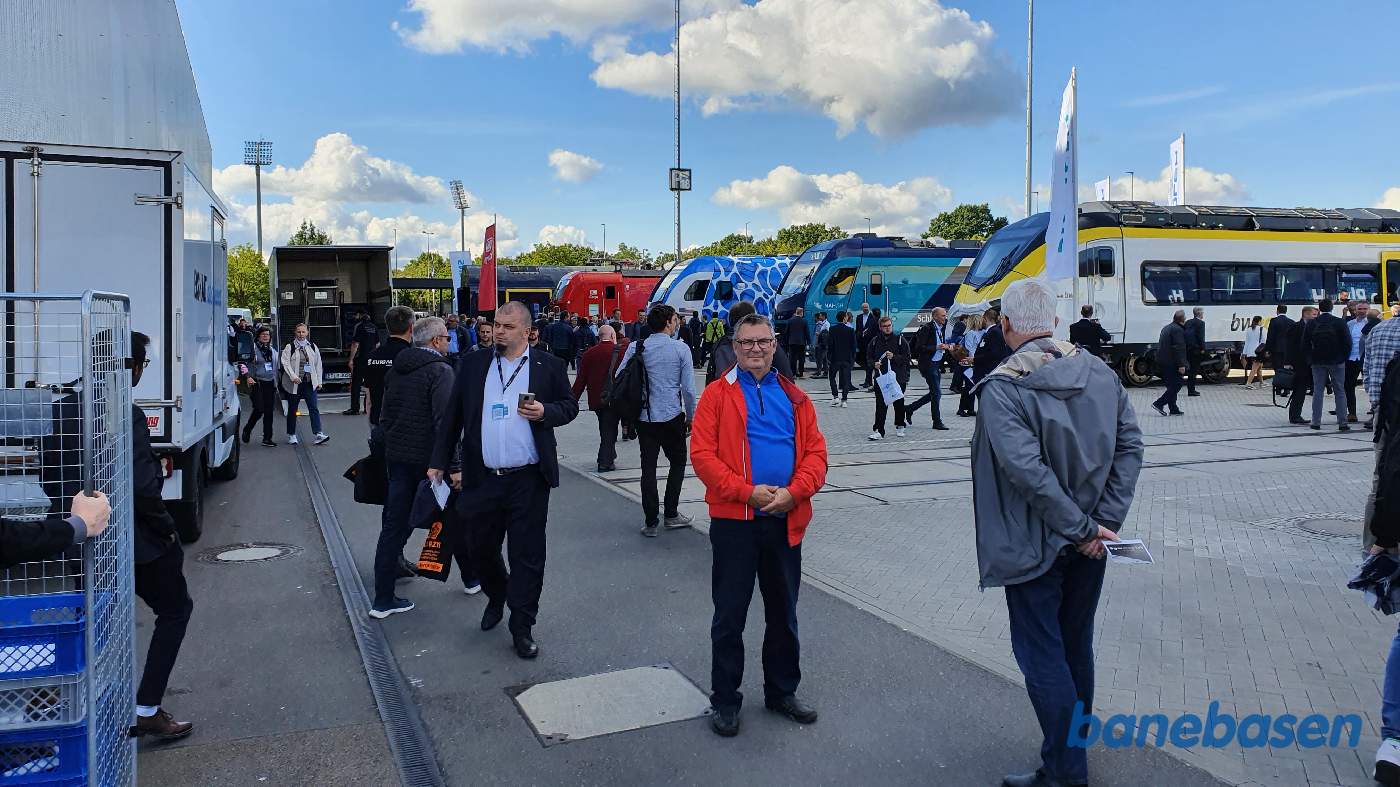 Et vue ud over det store spor område med mange udstillede tog