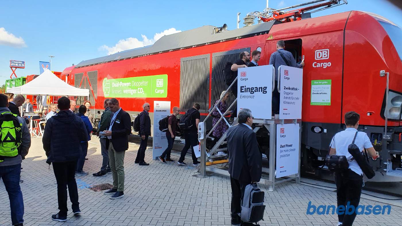 Der kan være lang kø for at komme ind og se de nye lokomotiver