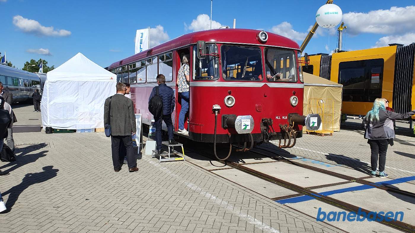 En gammel skinnebus motorvogn blev anvendt til udstillingslokale