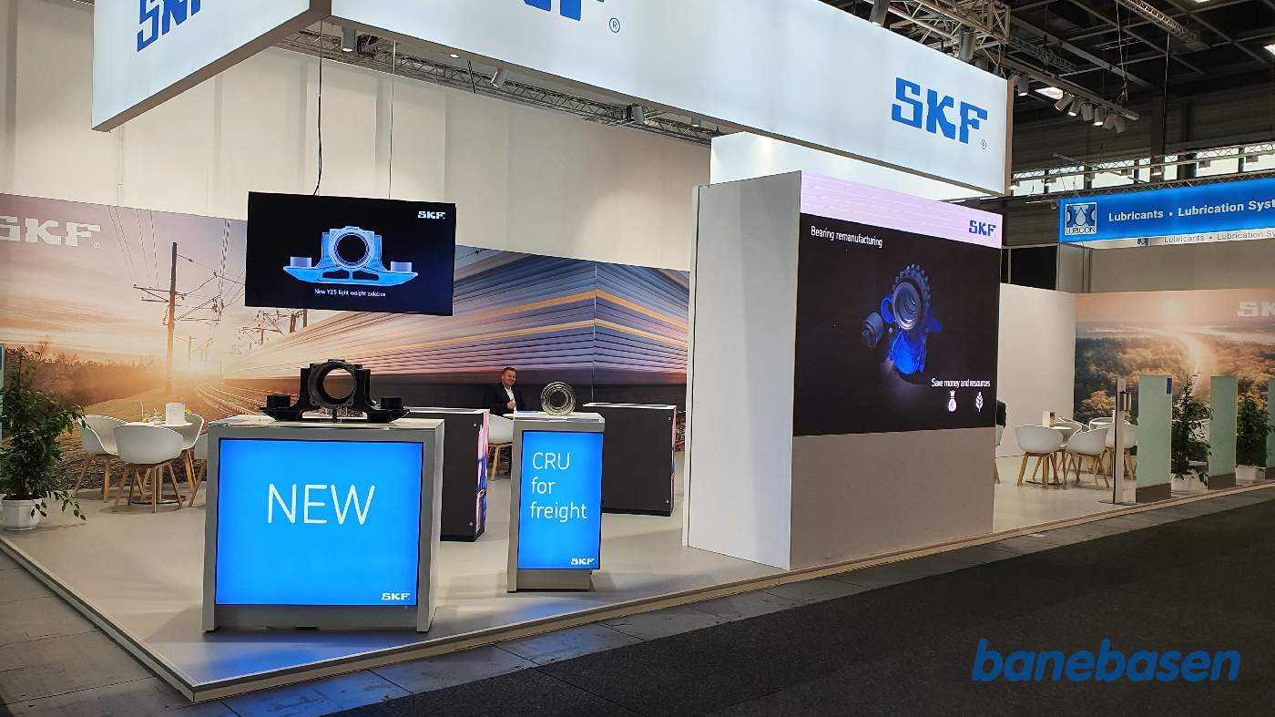 Vi er inde i de store haller og kigger på SKF