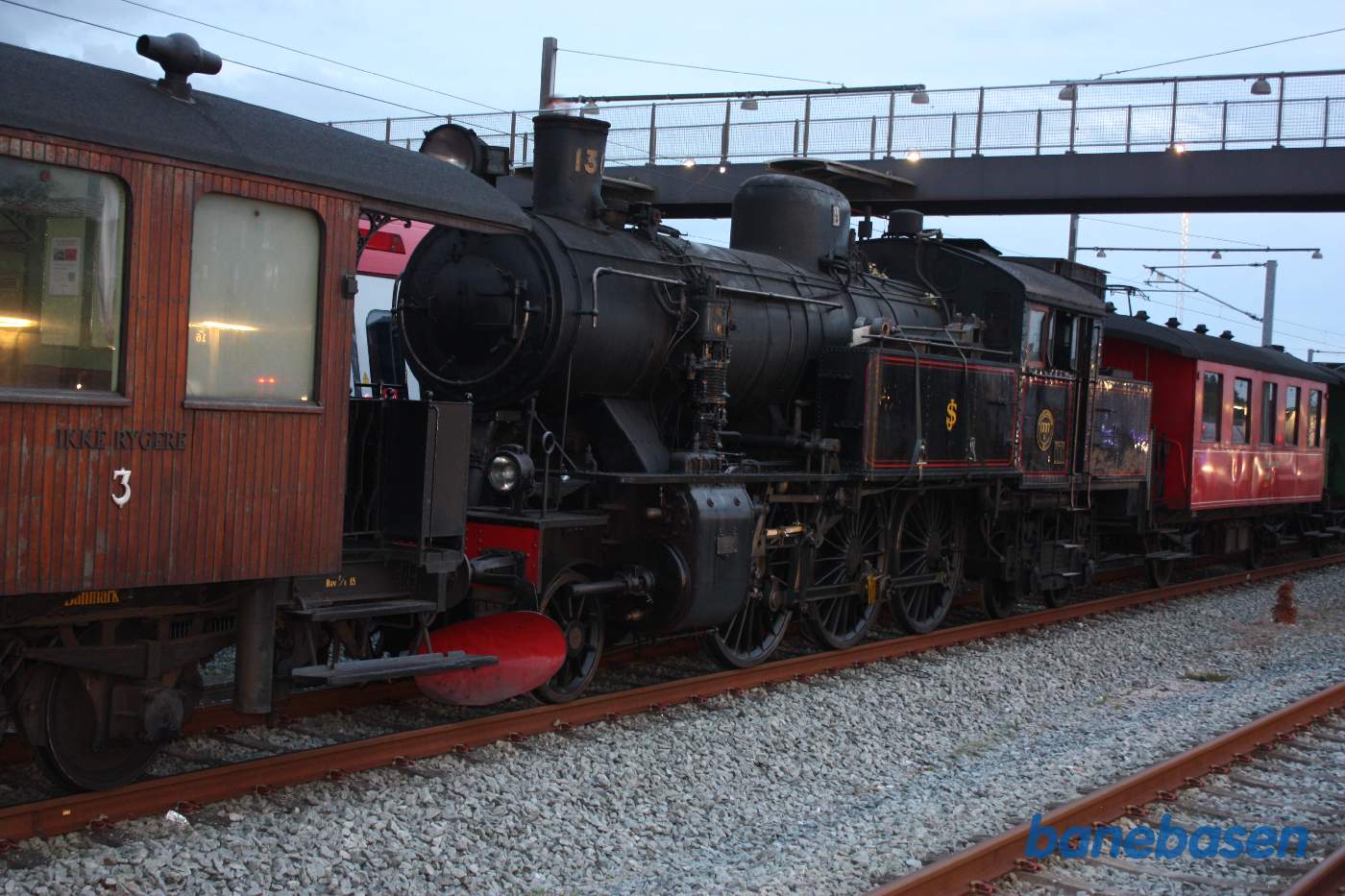 Materieltoget holder i Hillerød, klar til at køre til Helsingør