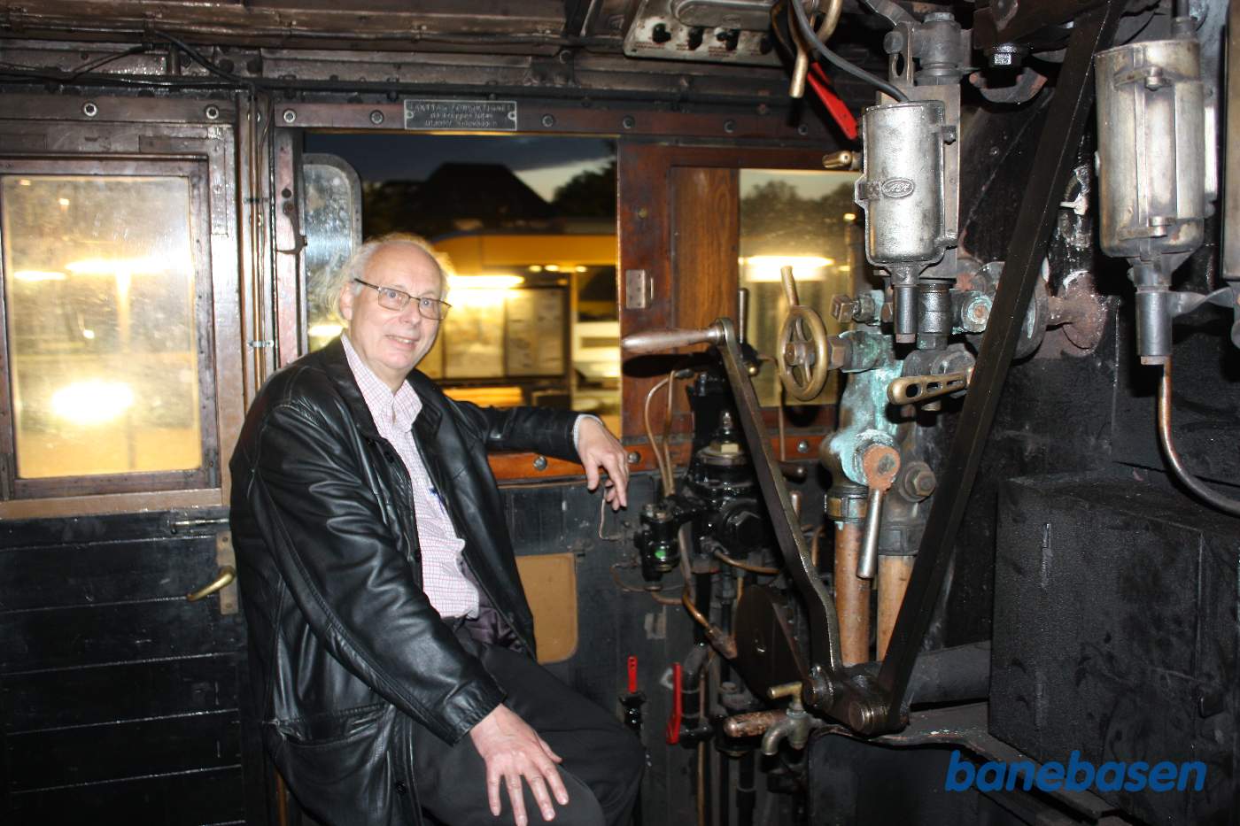 Den kommende materielejer sidder på lokomotivførerens plads