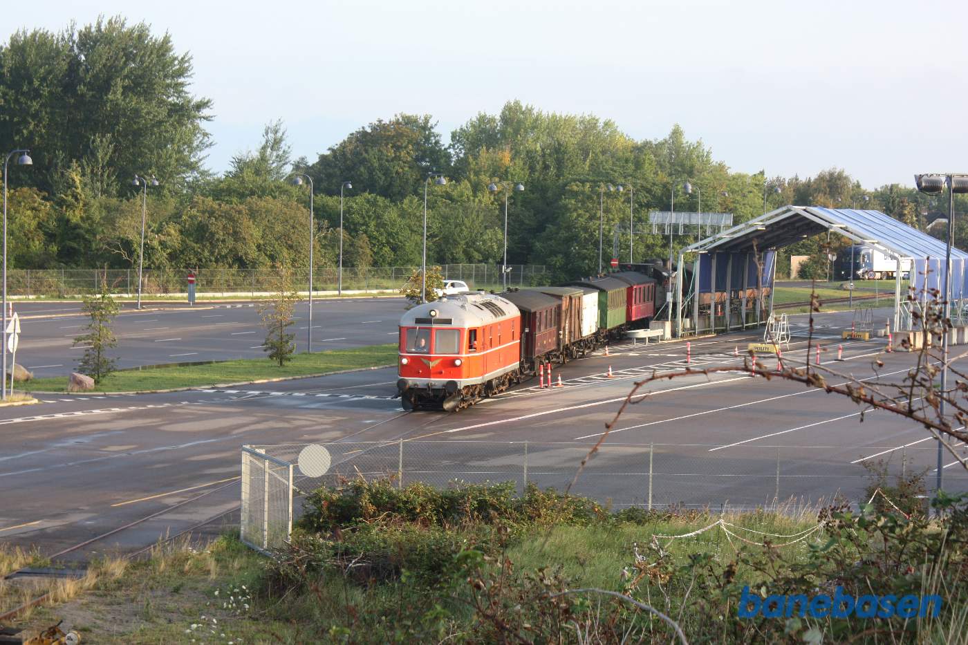 Materieltoget på vej ind på remiseområdet