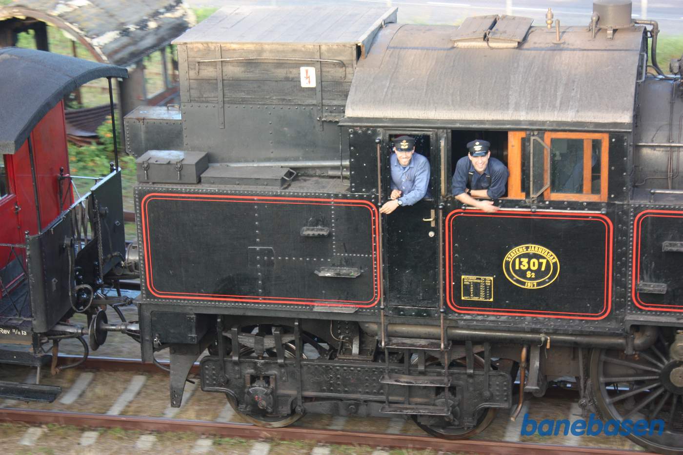 Materieltoget på vej ind på remiseområdet. 2 klubmedlemmer havde siddet på maskinen i 14 timer, siden afgang fra Helsingør