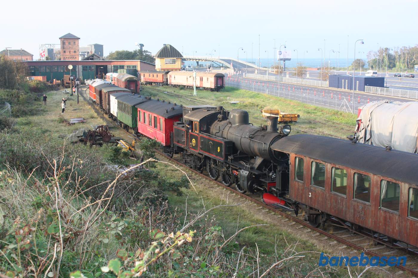 Materieltoget på vej ind på remiseområdet