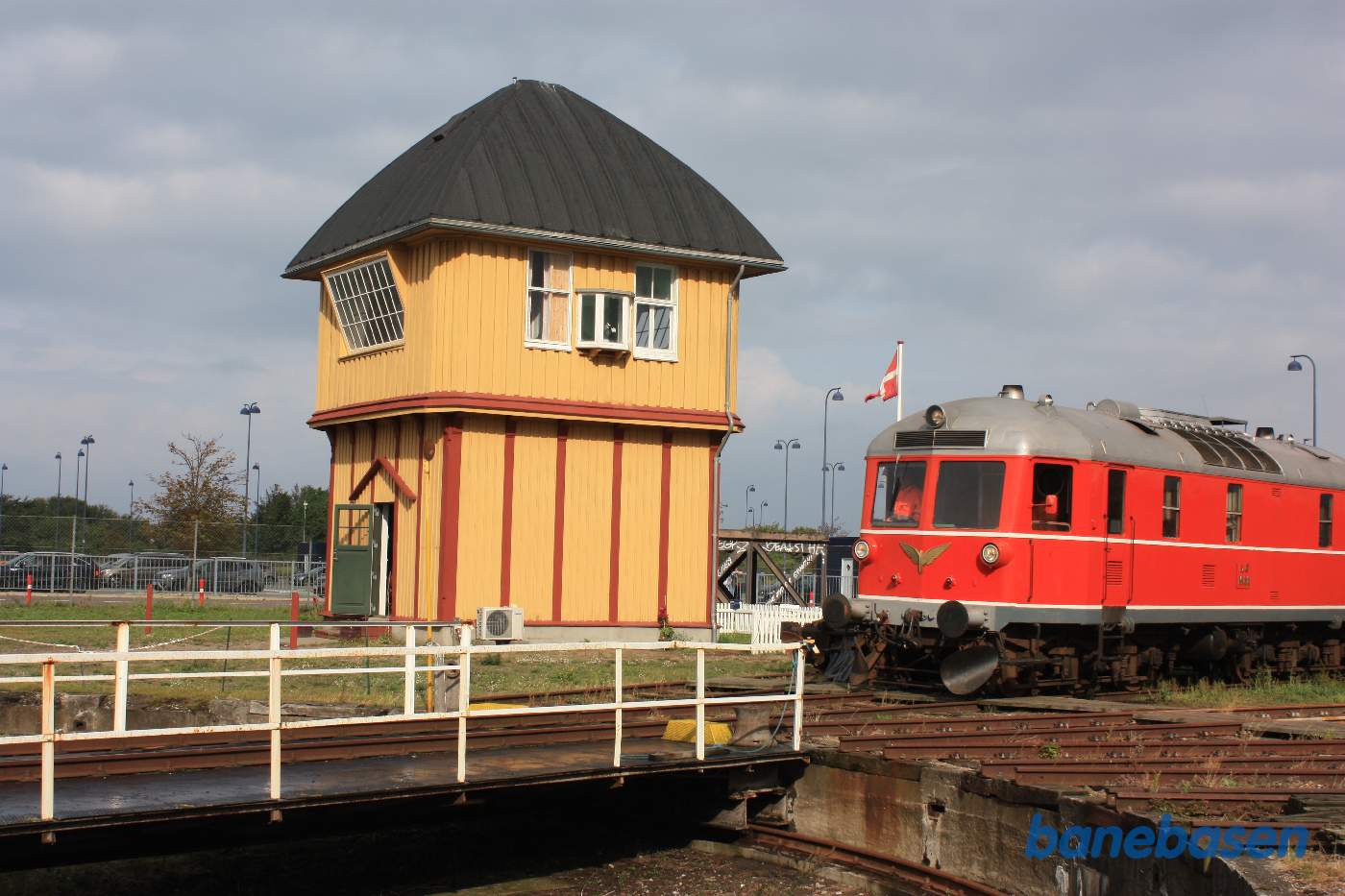 Så snart at damplokomotivet var kommet fri af drejeskiven, kunne M 32 køre på skiven