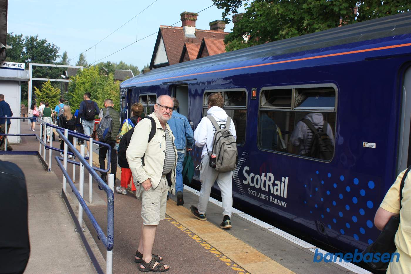 Toget er ankommet til endestationen og alle rejsende stiger ud