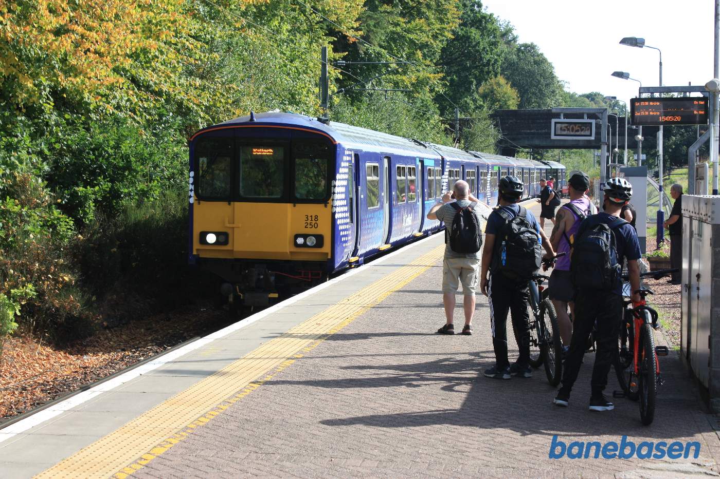 Persontog på vej ind på stationen