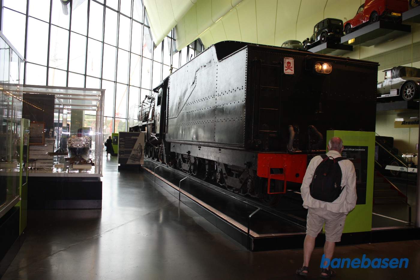 Et stort Sydafrikansk eksprestogs lokomotiv, set bagfra