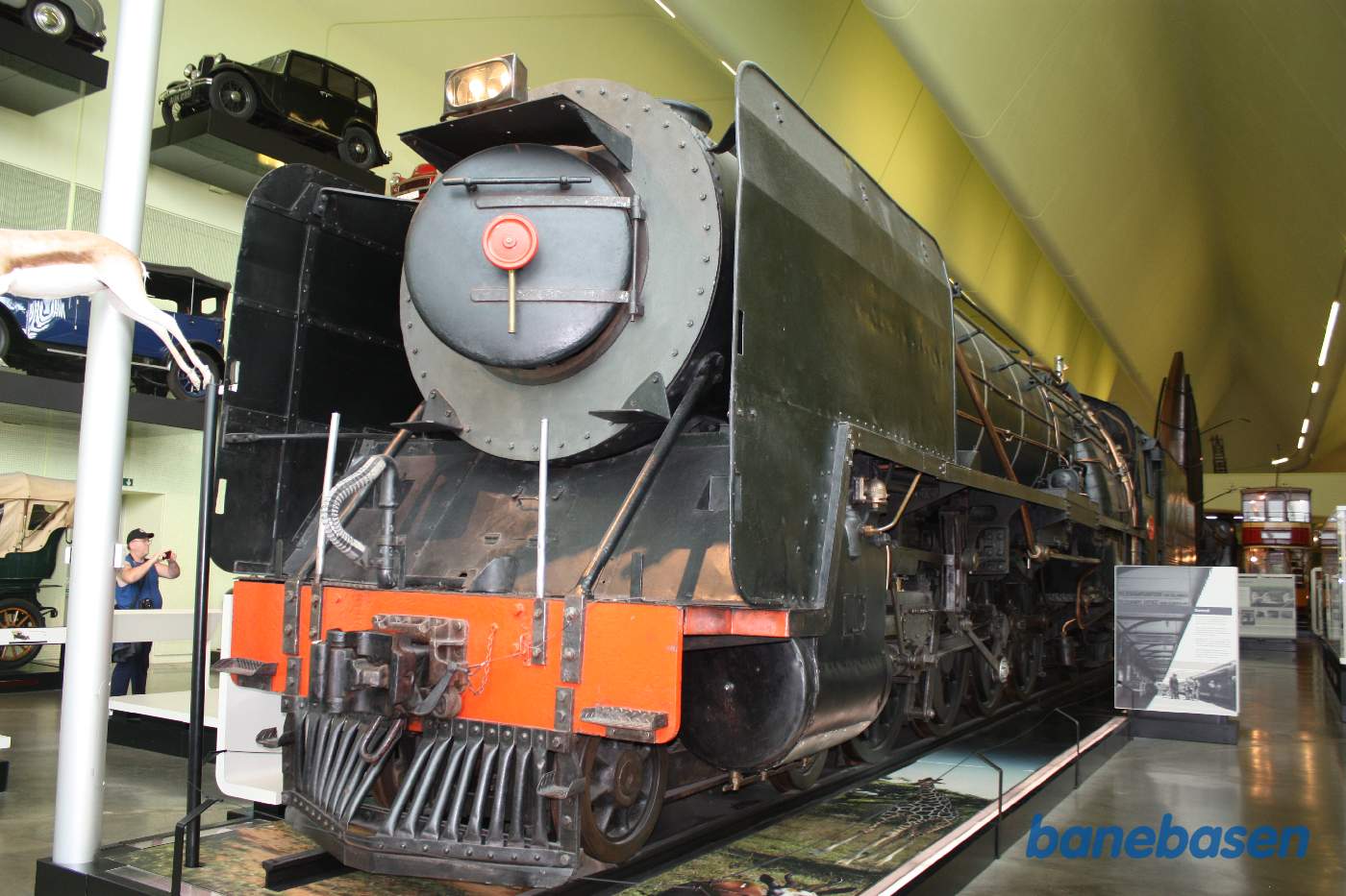 Et stort Sydafrikansk eksprestogs lokomotiv, set forfra