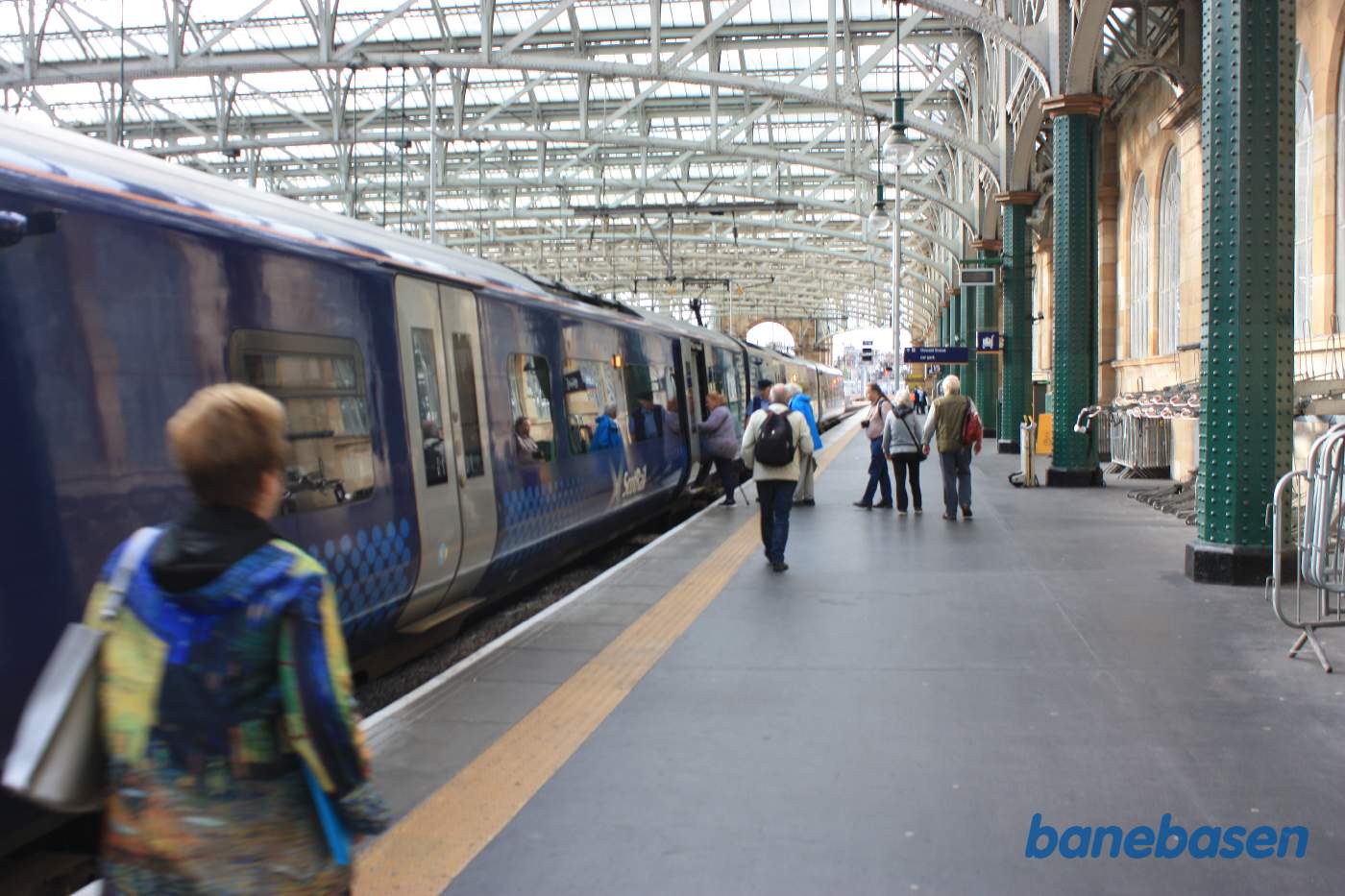 Vi er på Central Station og skal med toget til Ayr for at besøge slotte og andre seværdigheder