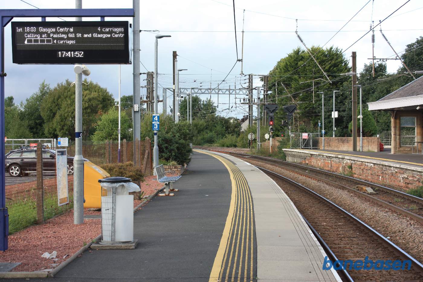 Et vue i retning mod Glasgow. Længere fremme samles de to linjer sammen til én linje