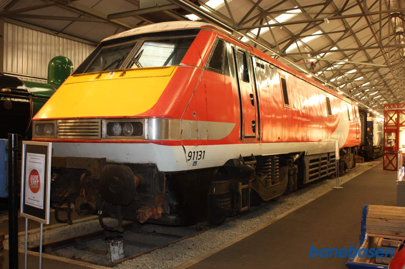 Et udstillet elektrisk eksprestogslokomotiv fra LNER