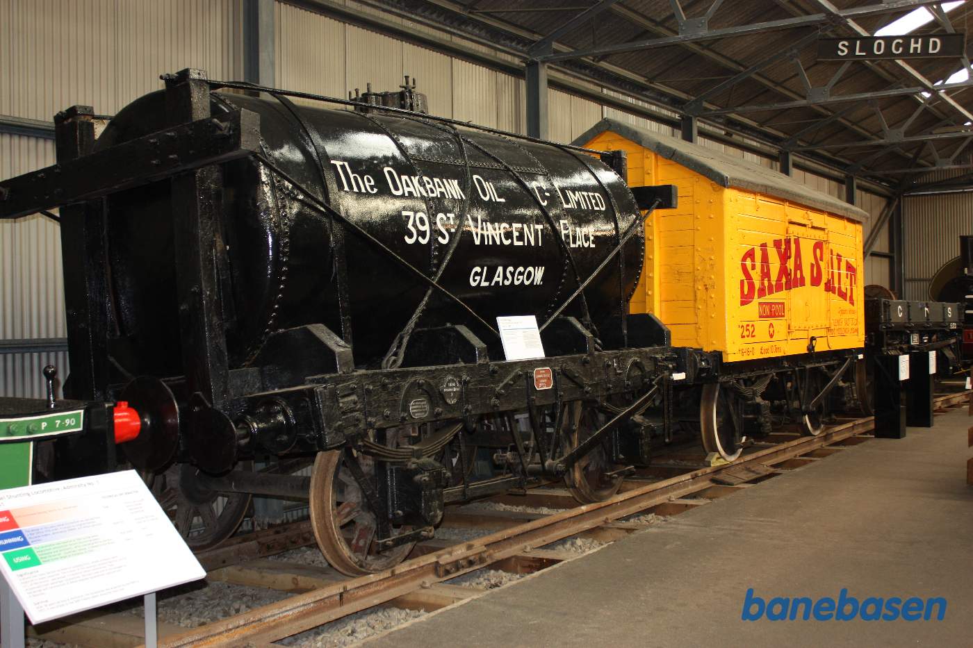 En sort tankvogn til olie