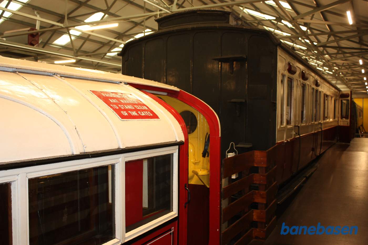 Personvognen med de flotte lysekroner set udefra