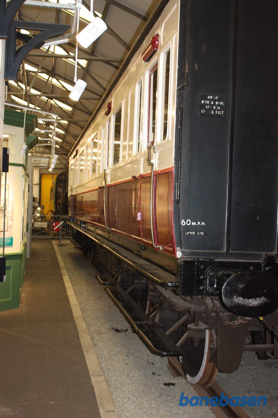 Personvognen med de flotte lysekroner set udefra