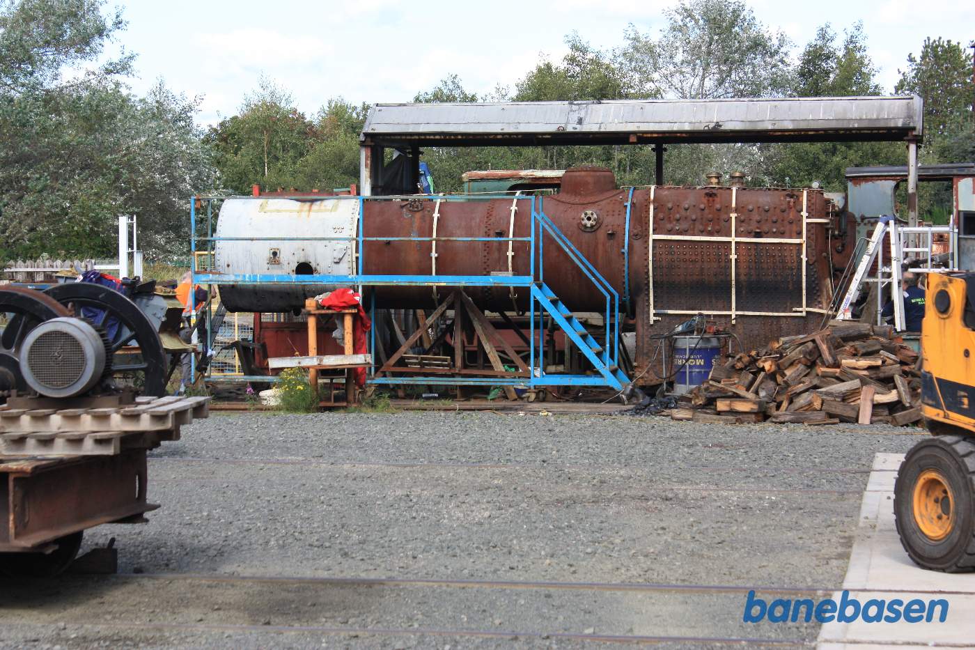 En strippet kedel fra et stort damplokomotiv
