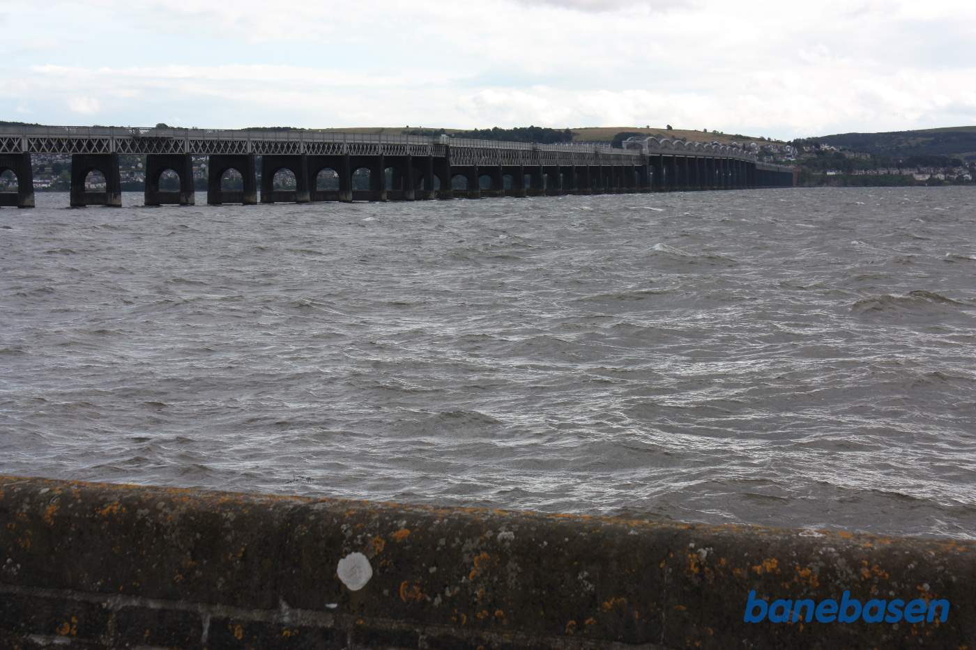 Broen er ca. 3 km lang og meget solidt bygget