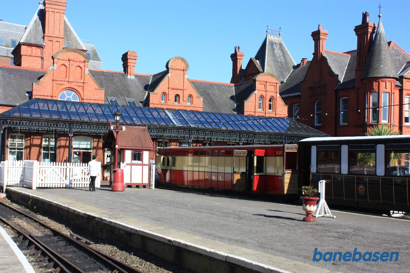 Jernbanestationen set fra perronerne