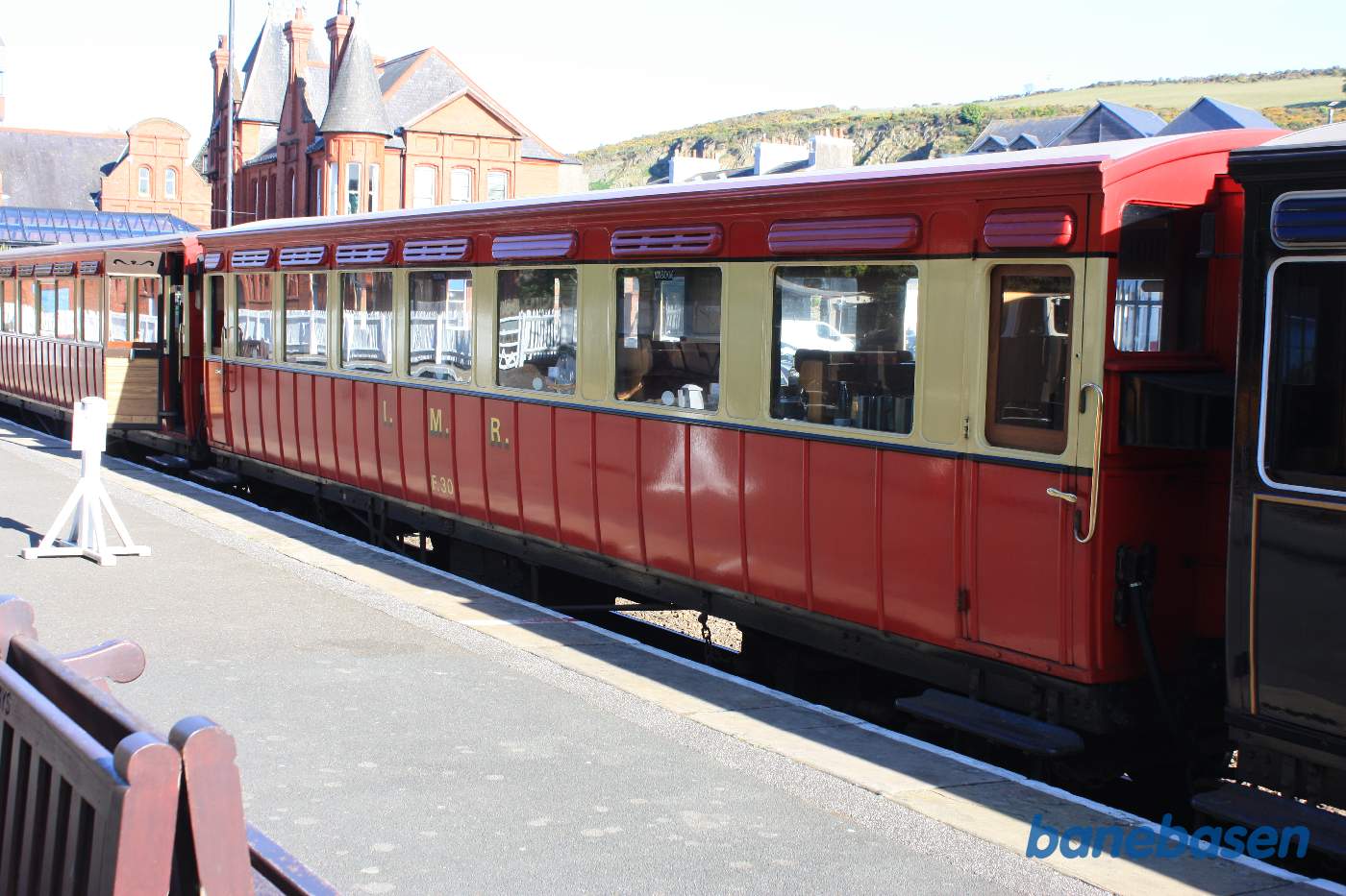 Personvogn ved perron