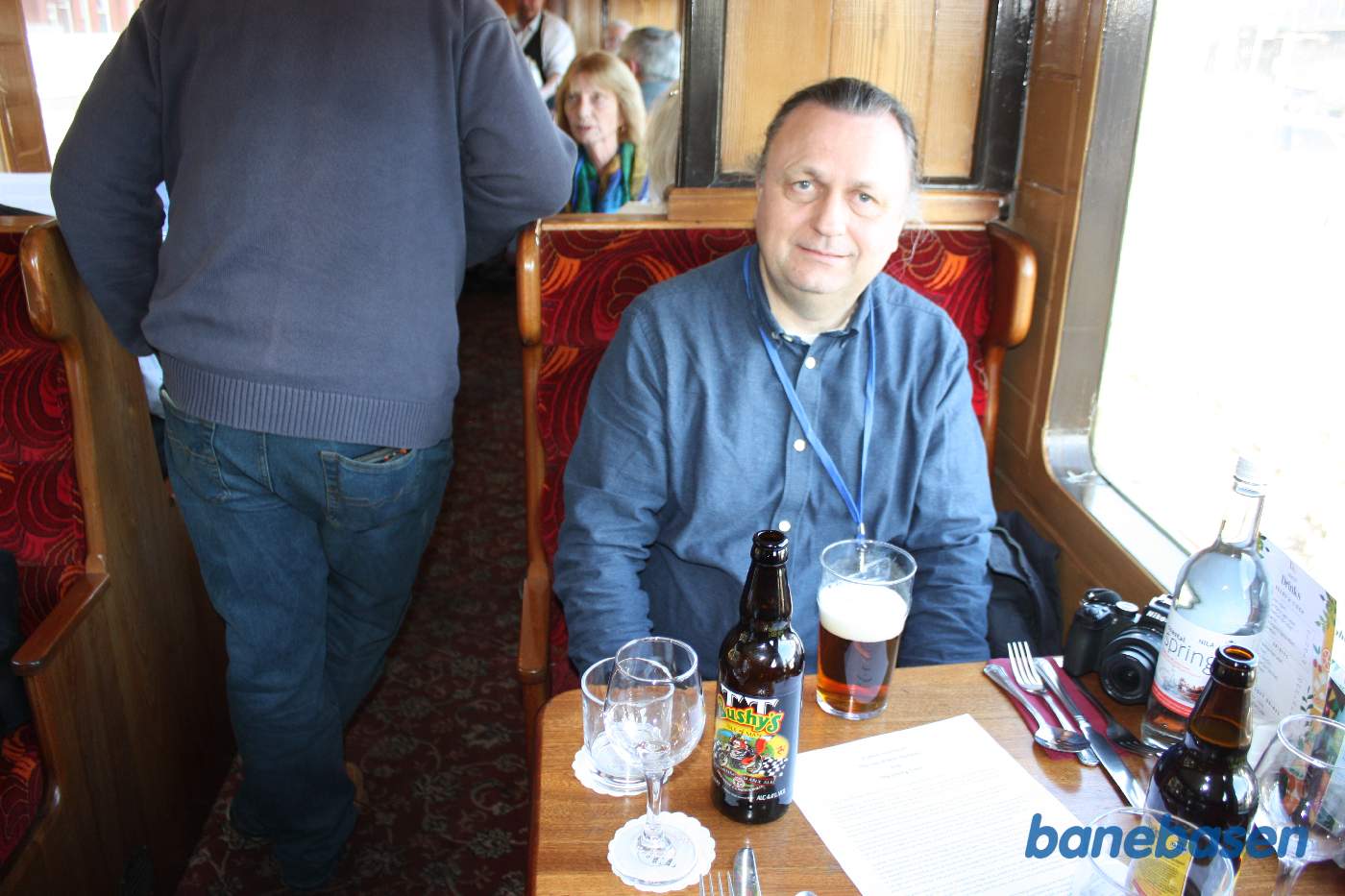 Så kom der øl på bordet