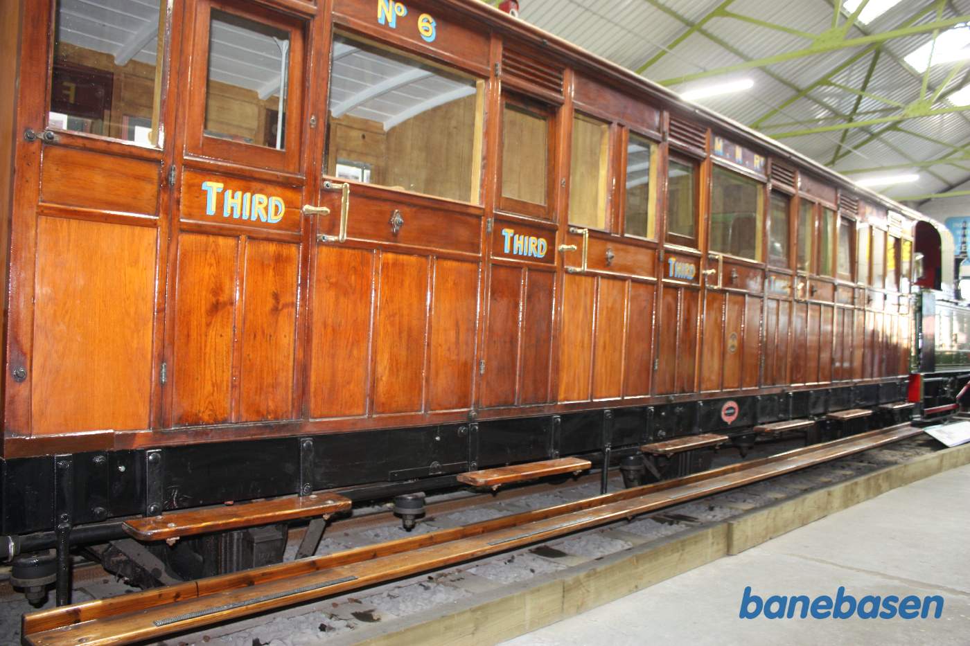 Teaktræsbeklædt personvogn