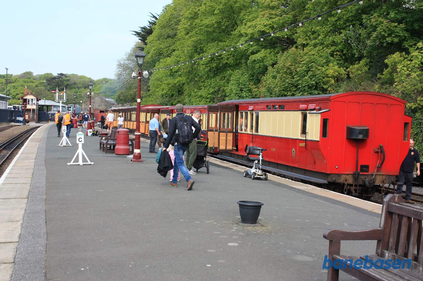 Persontog ved perron