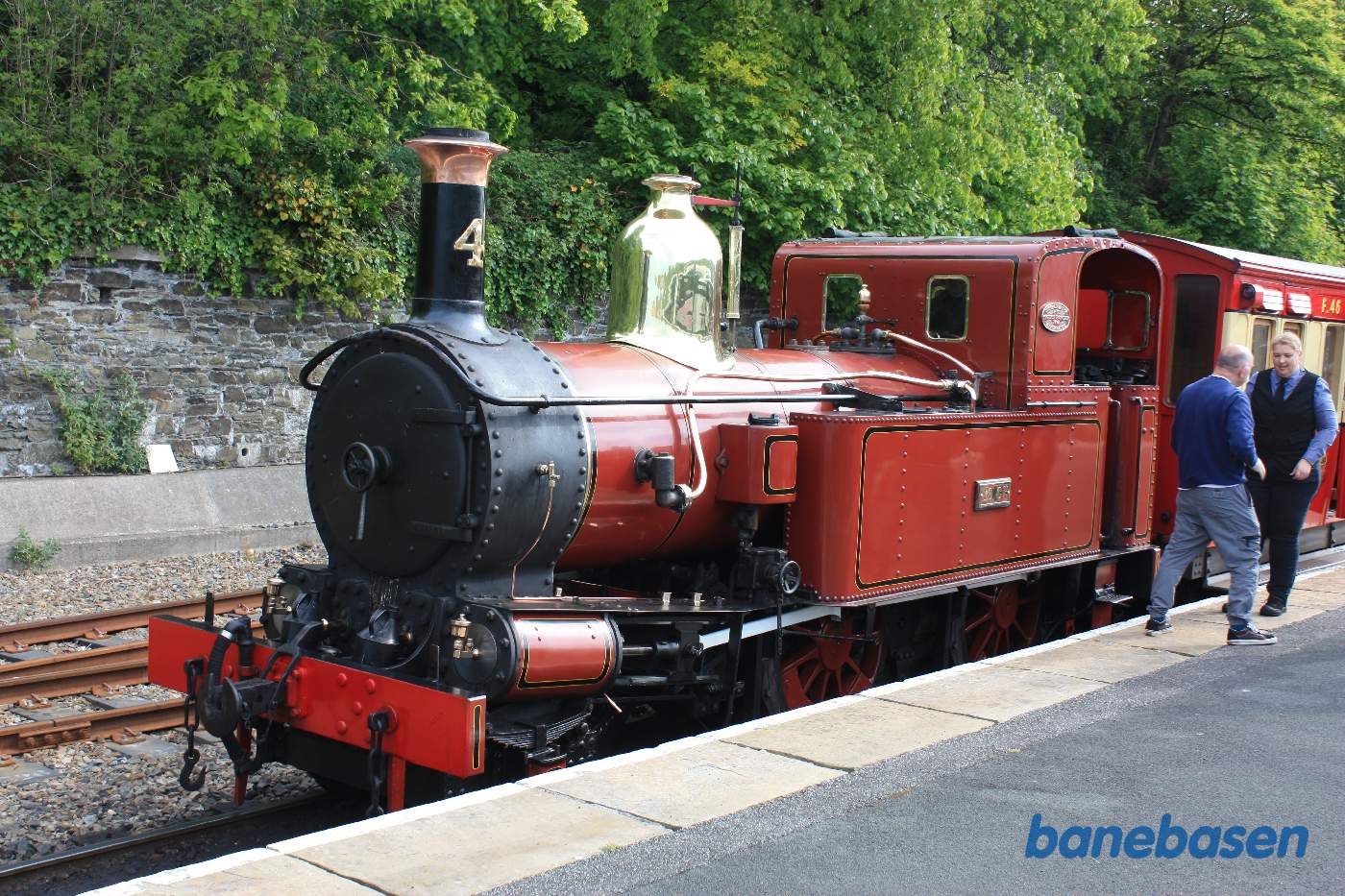 Damplokomotivet koblet til vognene