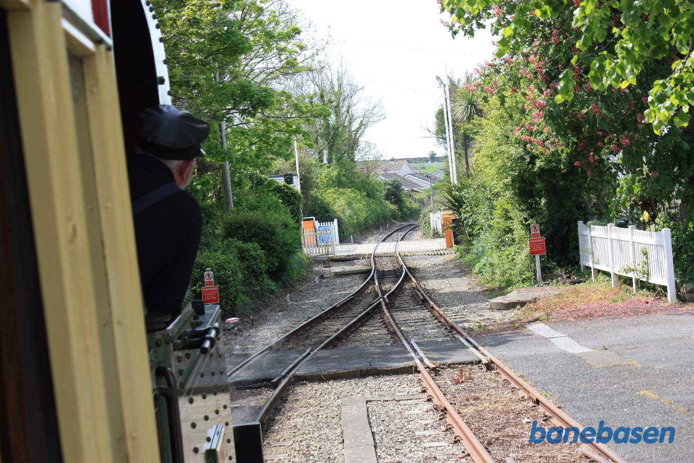 Så kan vi køre videre. Vejoverskæringen er sikret