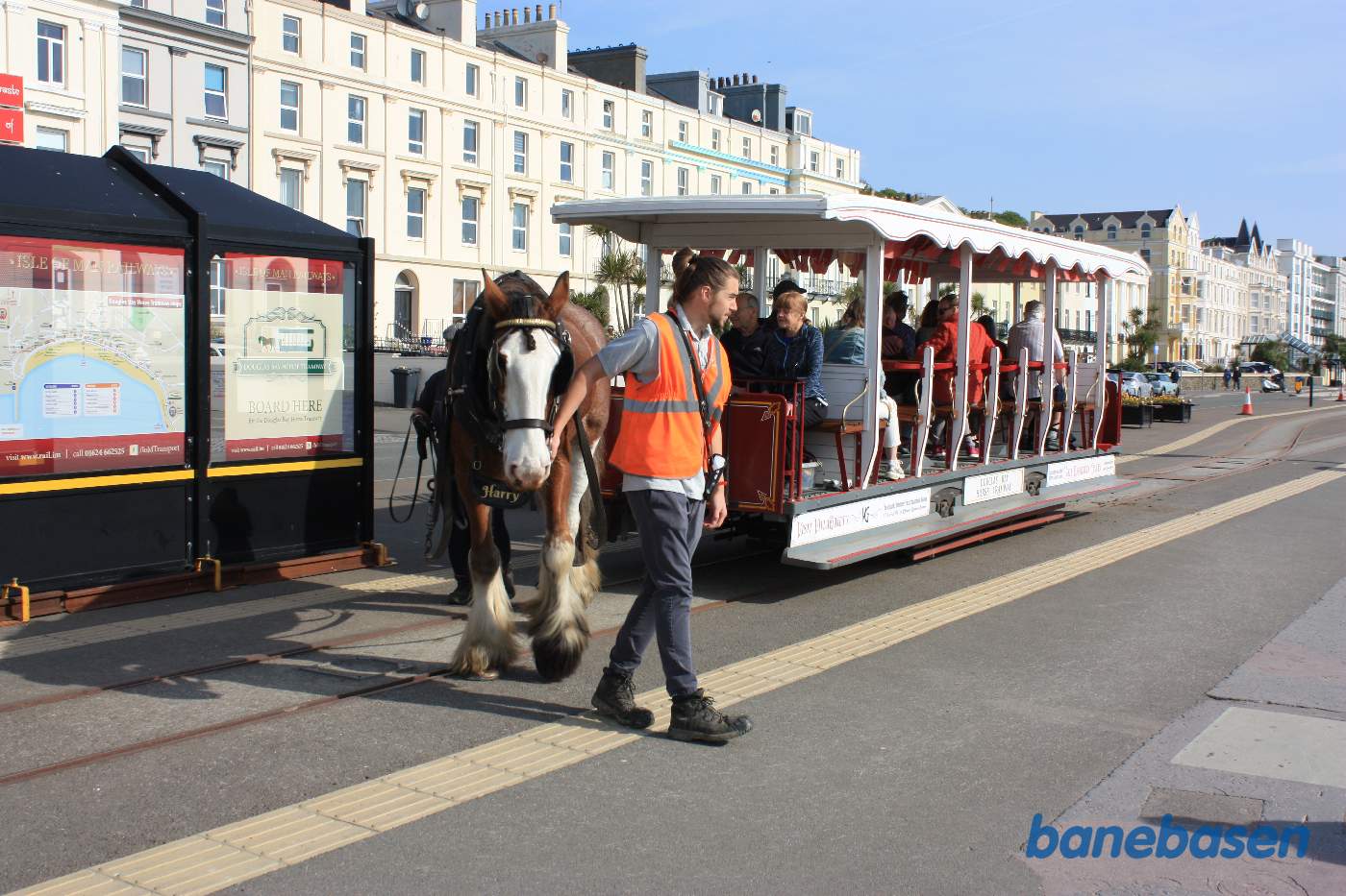 Hesten går i den anden ende af sporvognen