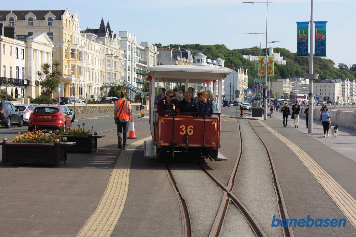 Så er hestesporvognen på vej tilbage til Derby Castle Town