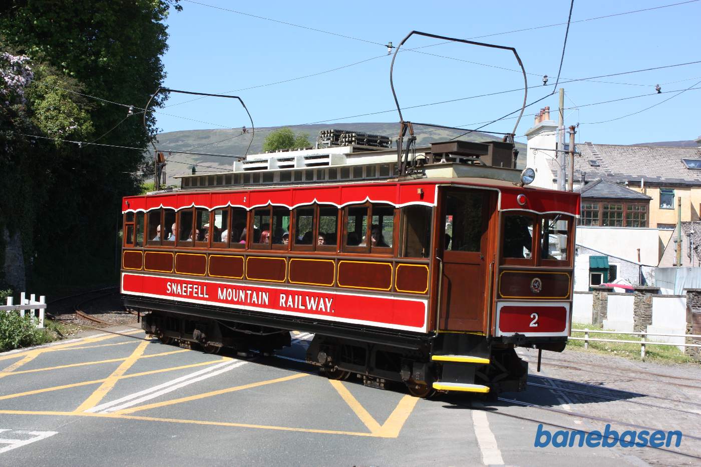 Sporvogn på vej ind på stationen