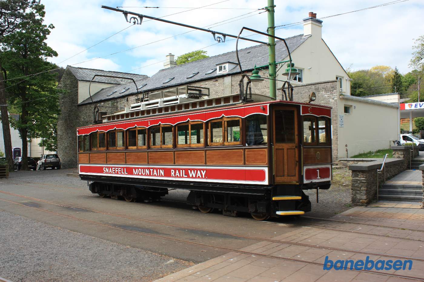 En sporvogn ved perron