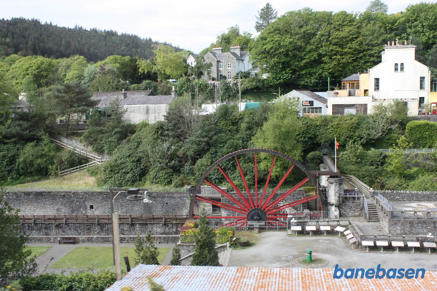 Vandhjulet og Laxey station oppe bag vandhjulet