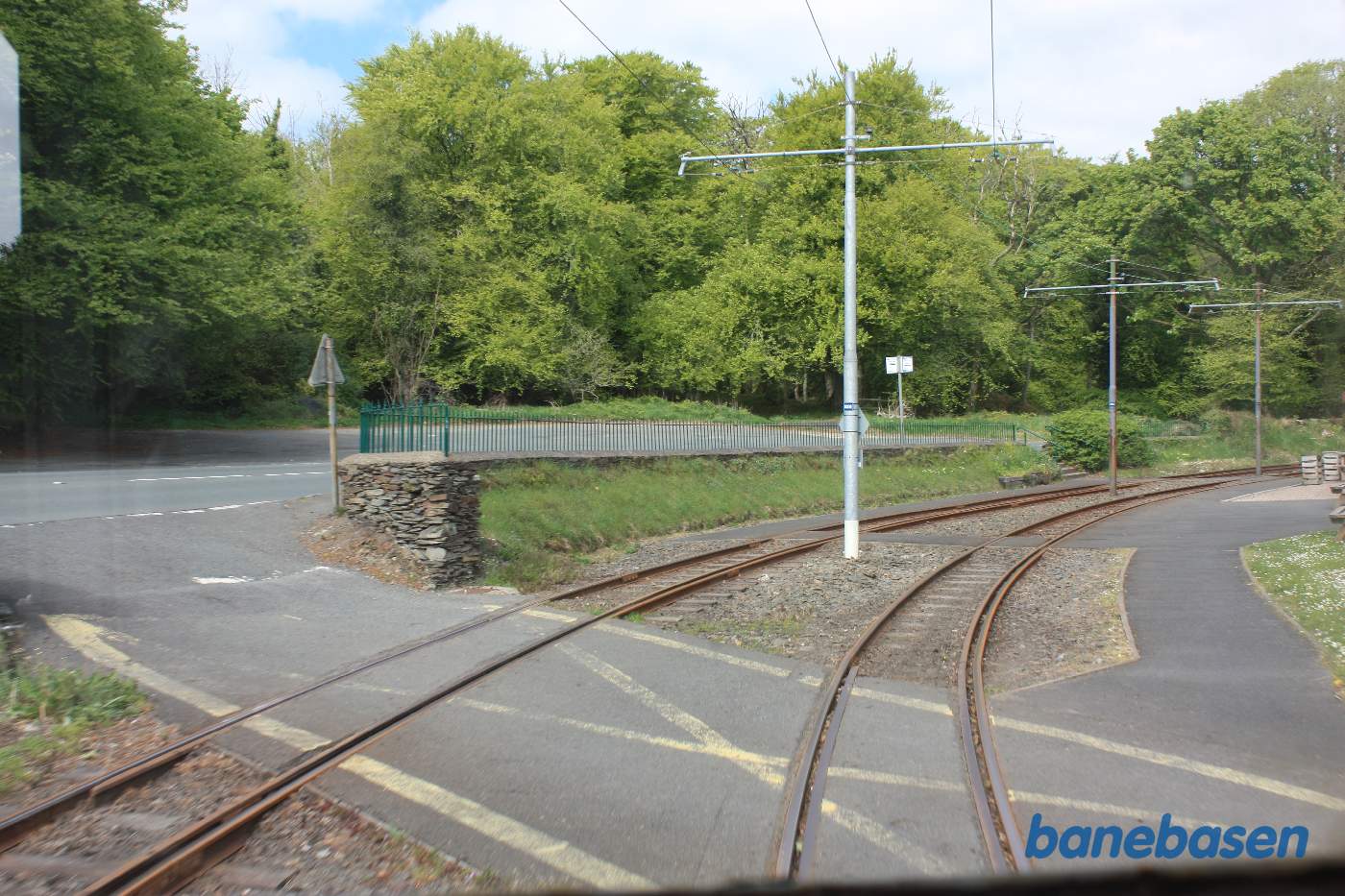 Sporvejen går rundt i en stor kurve