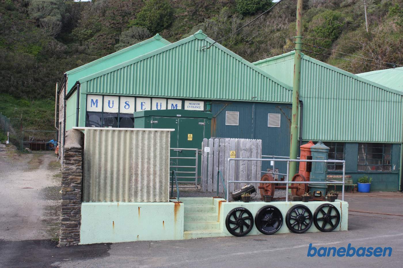 Billede af sporvejens lille museum. Desværre lukket