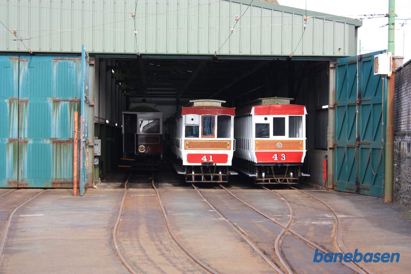 Sporvognene på vej hjem i remisen, søndag eftermiddag