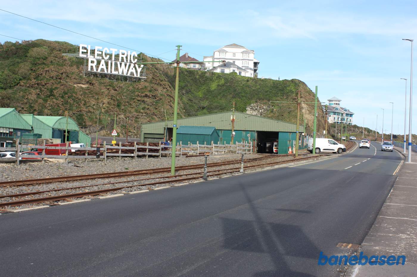 Remiserne set fra vejen