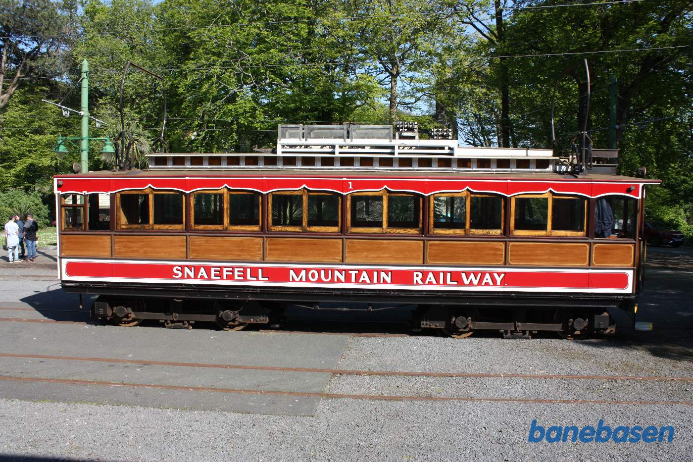 En af sporvognene set fra siden