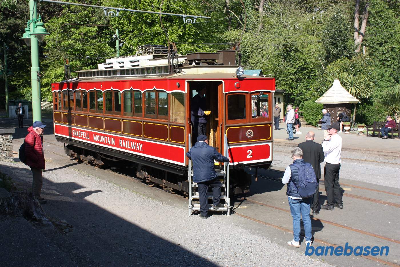 FEDECRAIL selskabet er ved at samle sig ved stationen for aftenturen til toppen af Snaefell