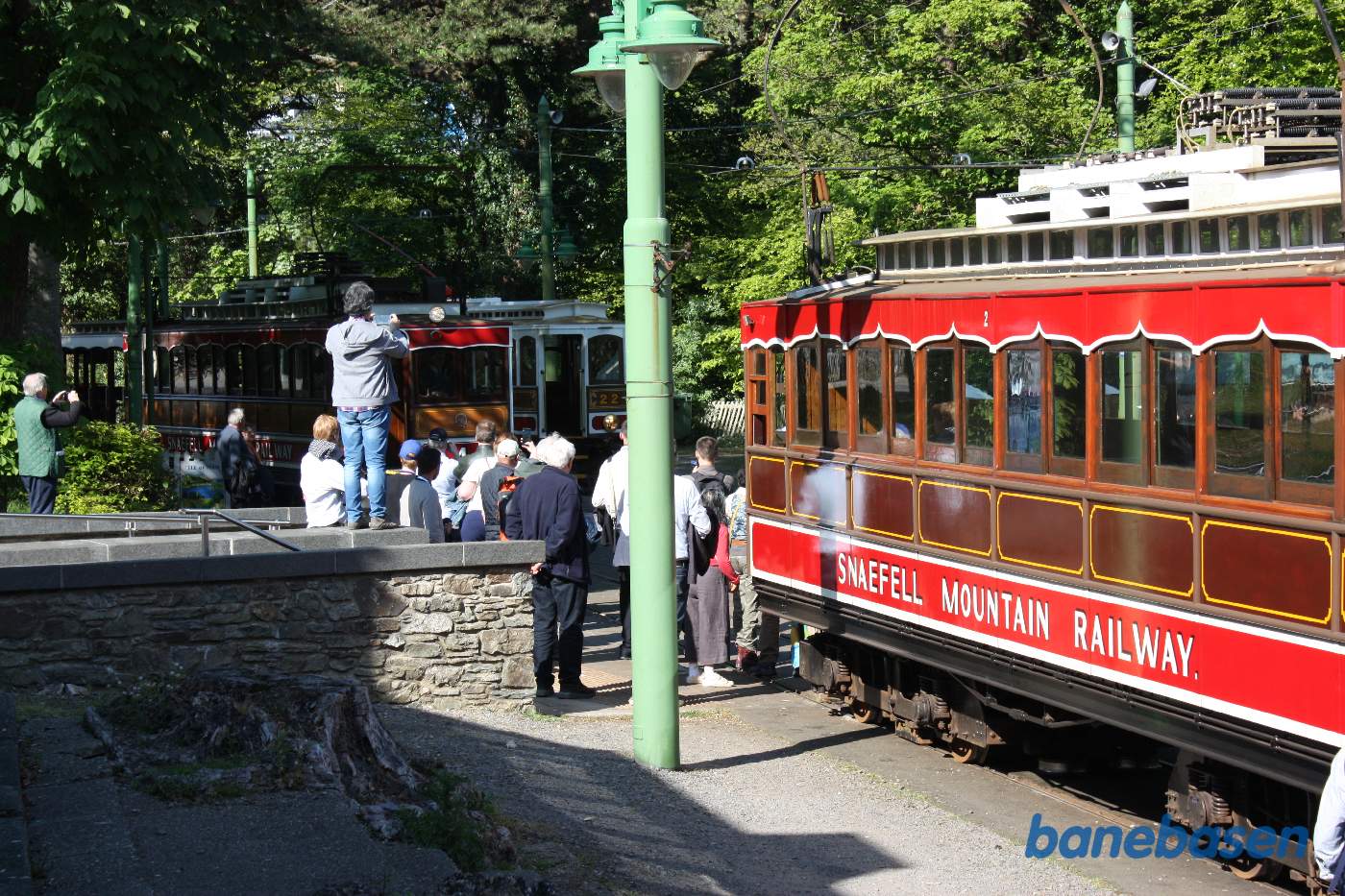 FEDECRAIL selskabet er ved at samle sig ved stationen for aftenturen til toppen af Snaefell