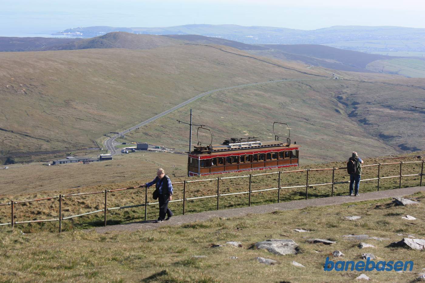 Sporvogn 2 på vej ind på stationen