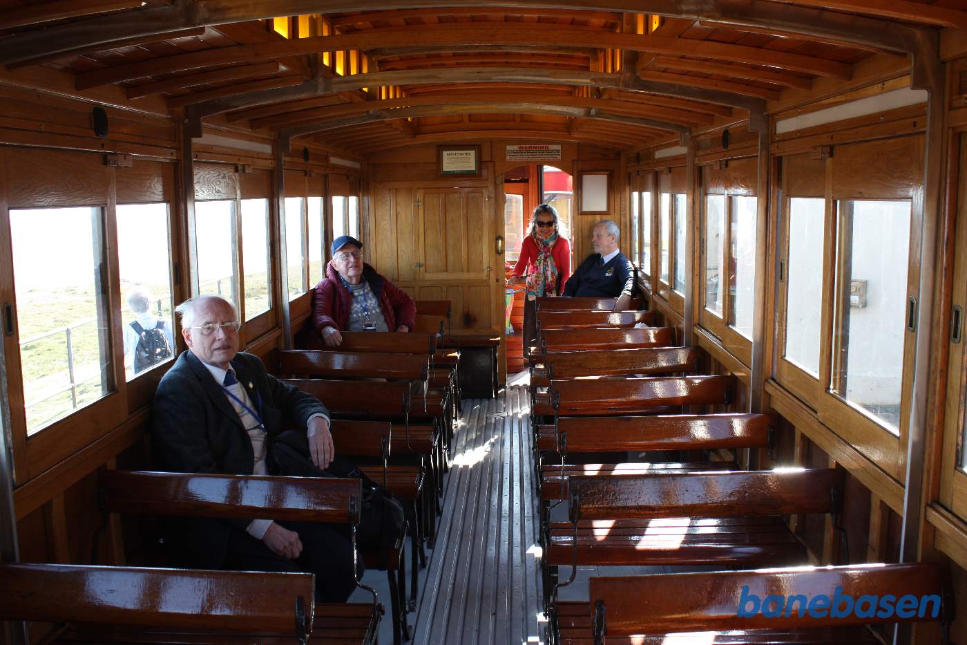 Motorvognen set indefra med FEDECRAIL gæster