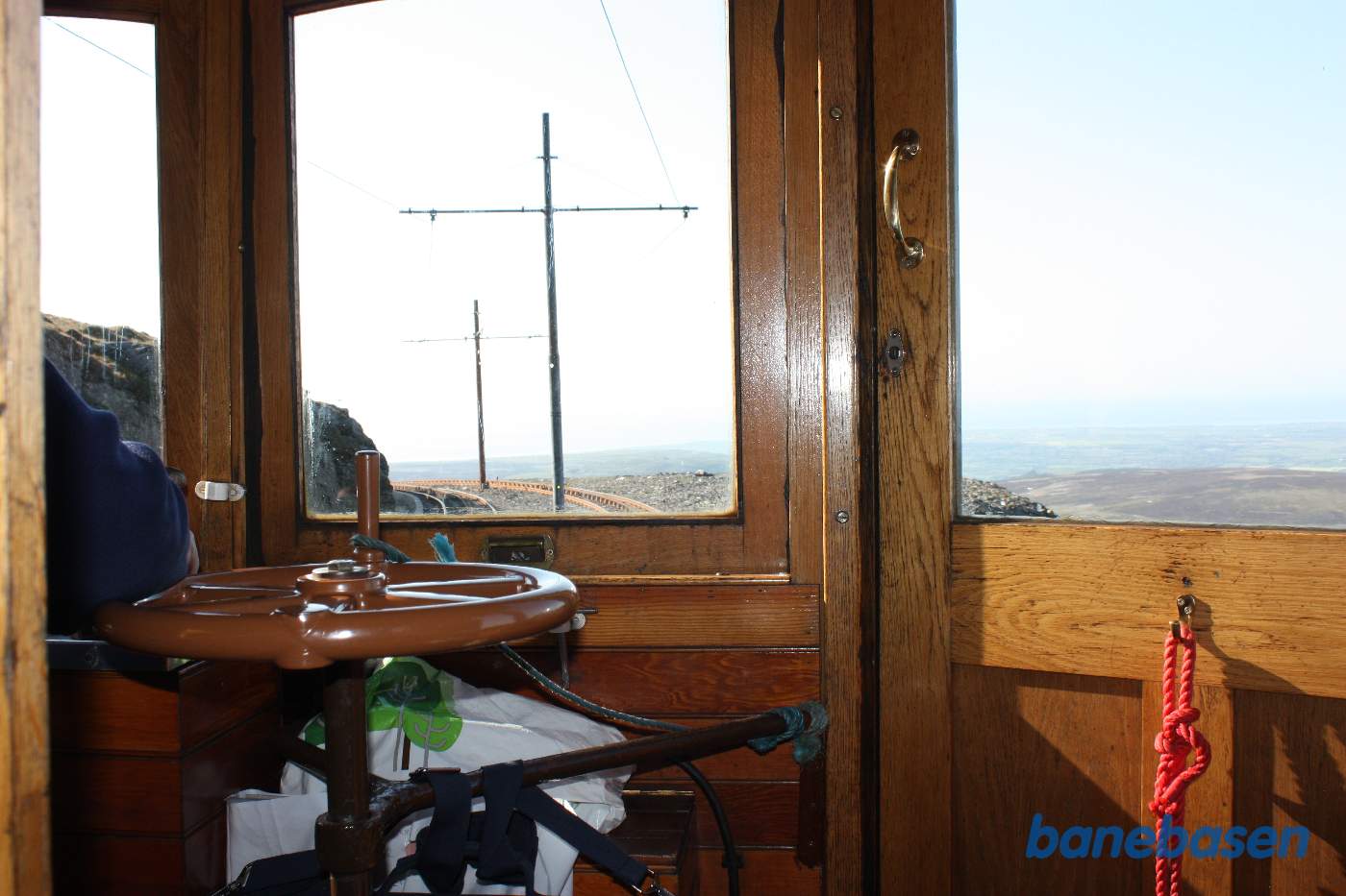 Førerpladsen i motorvognen, vi er på vej ned fra toppen