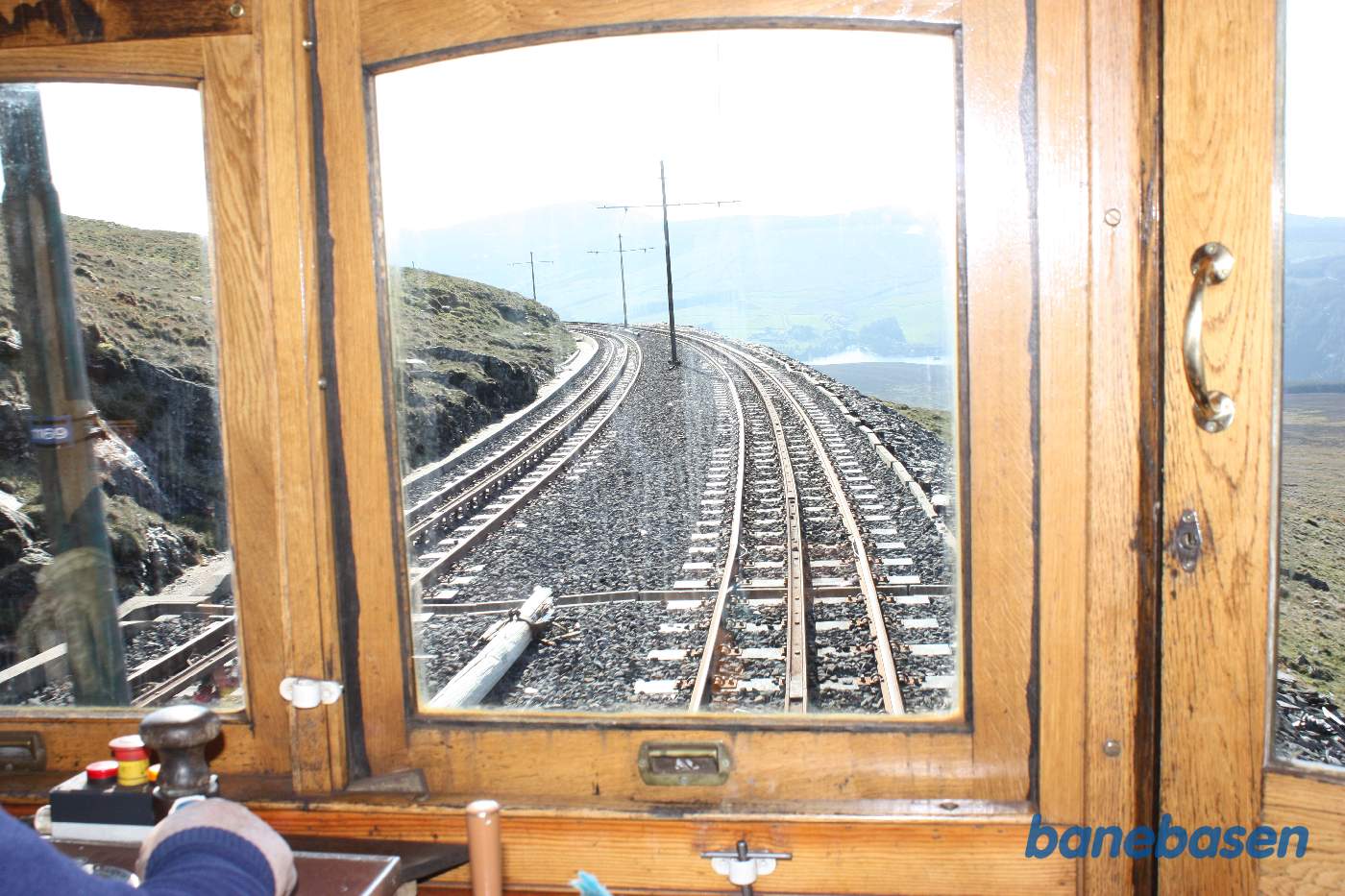 Førerpladsen i motorvognen, vi er på vej ned fra toppen