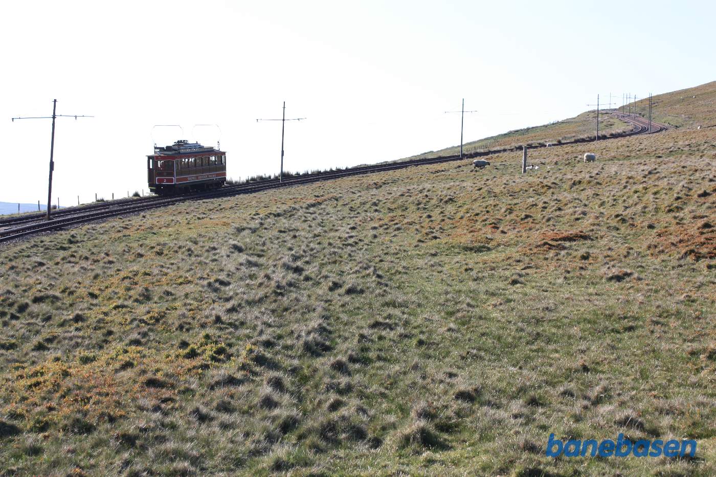 Den anden motorvogn på vej ned til Bungalow Station