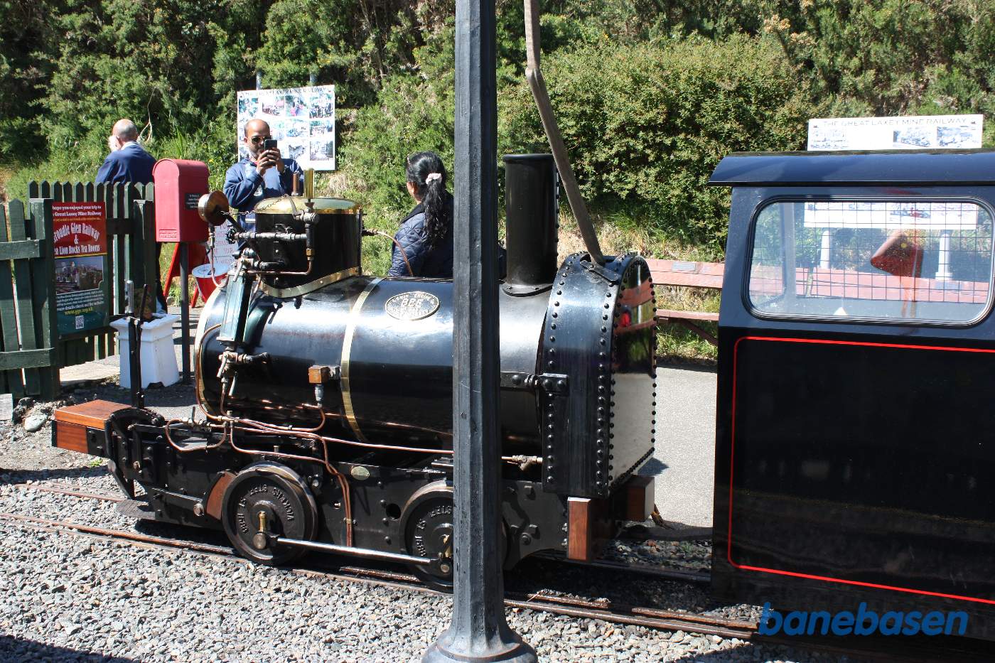 Nærbillede af det lille damplokomotiv