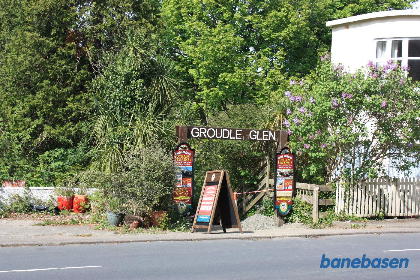 Indgangen til parken og banen